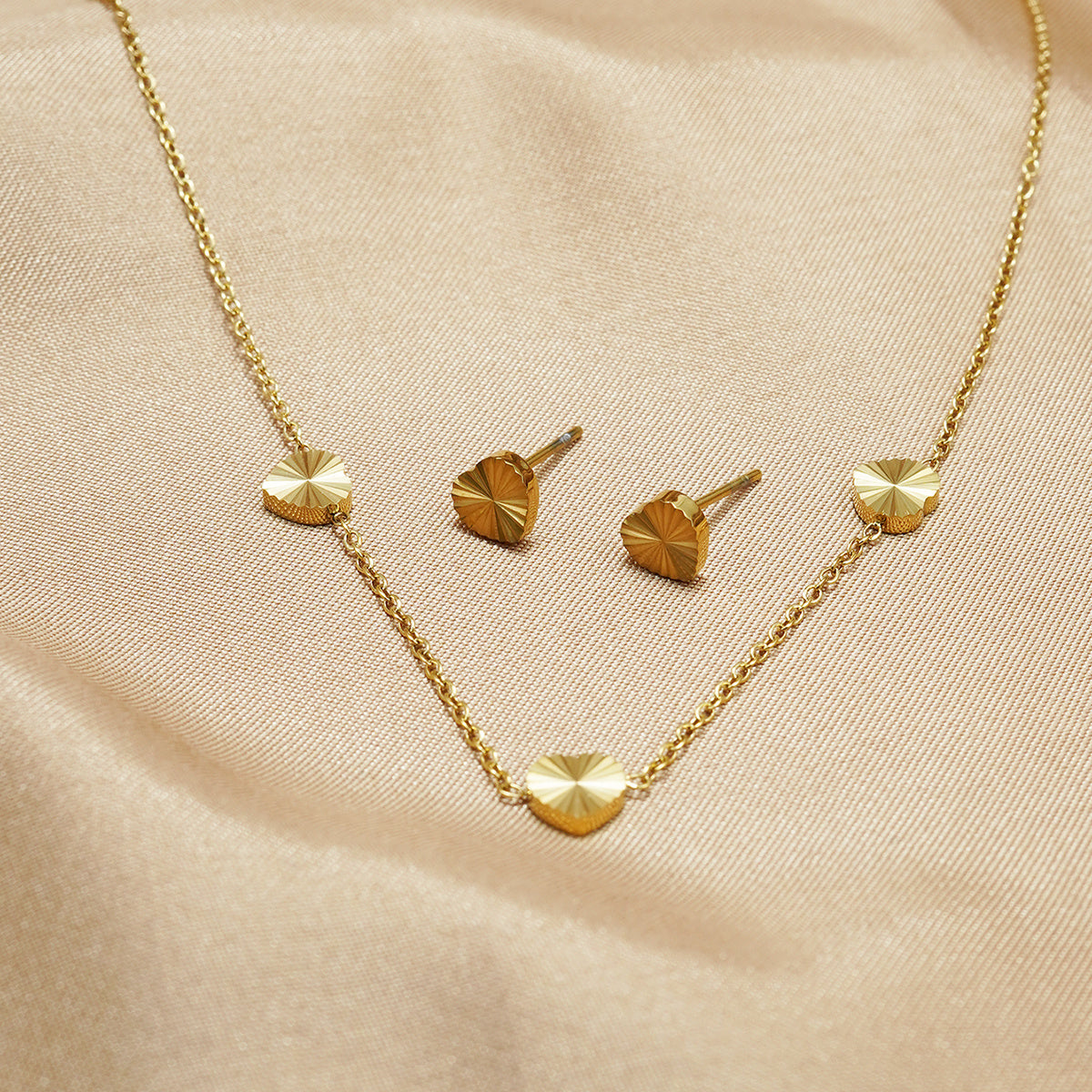 18K Gold Heart Jewelry Set