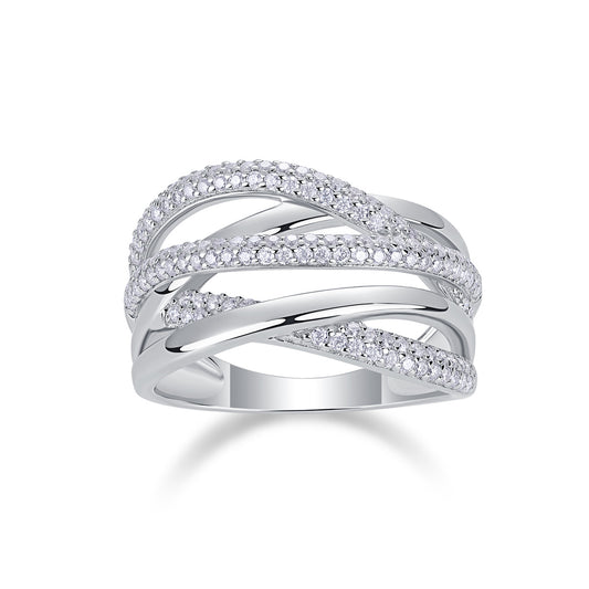 “Brilliant Interweaving Moissanite Ring – S925 sterling silver twisted band close-up”