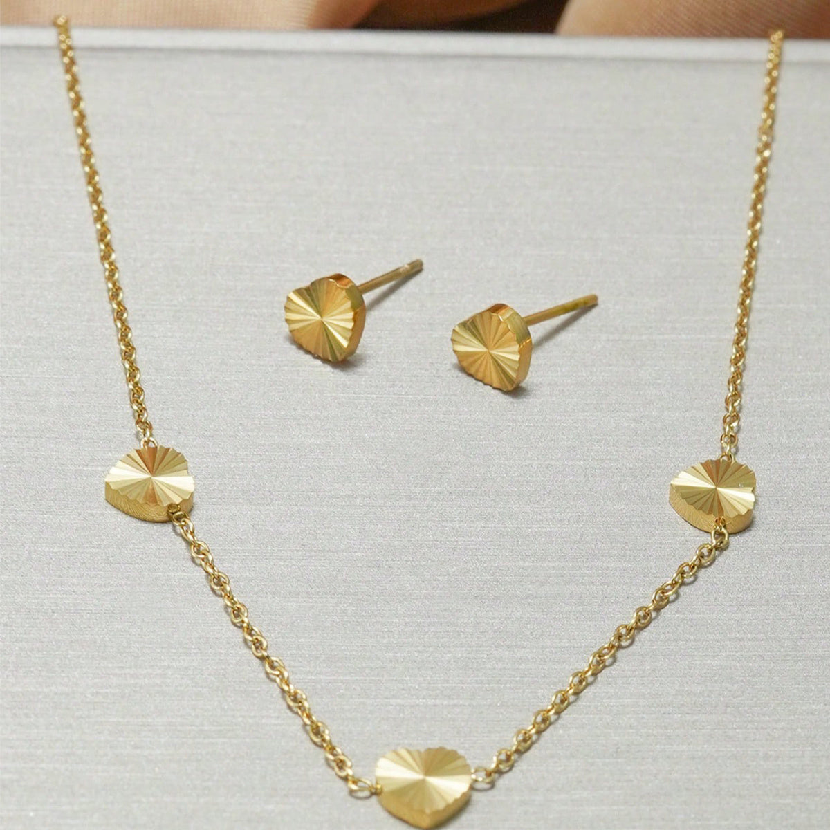 18K Gold Heart Jewelry Set